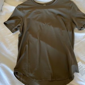 Lululemon high neck run and train tee shirt size 6